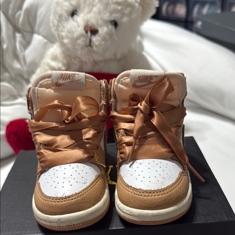 Nike Kids Tan and White Sneakers

Price is firm